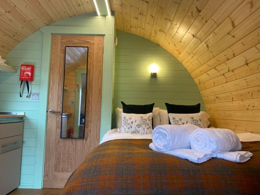 Seaview Lodges At Torlinnhe Fort William Exteriör bild